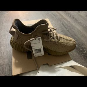 YEEZY 350 - EARTH